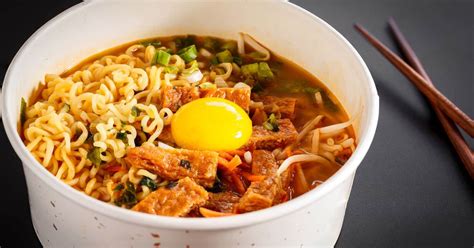 Just be sure to follow these simple steps to make the perfect yolk:1) Boil water and add ramen noodles. 2) Cook the egg according to package instructions, adding more salt and stock as needed. 3) Drain the ramen noodles and add them back into the boiling water. 4) Use a slotted spoon or immersion blender to break up the eggs into …
